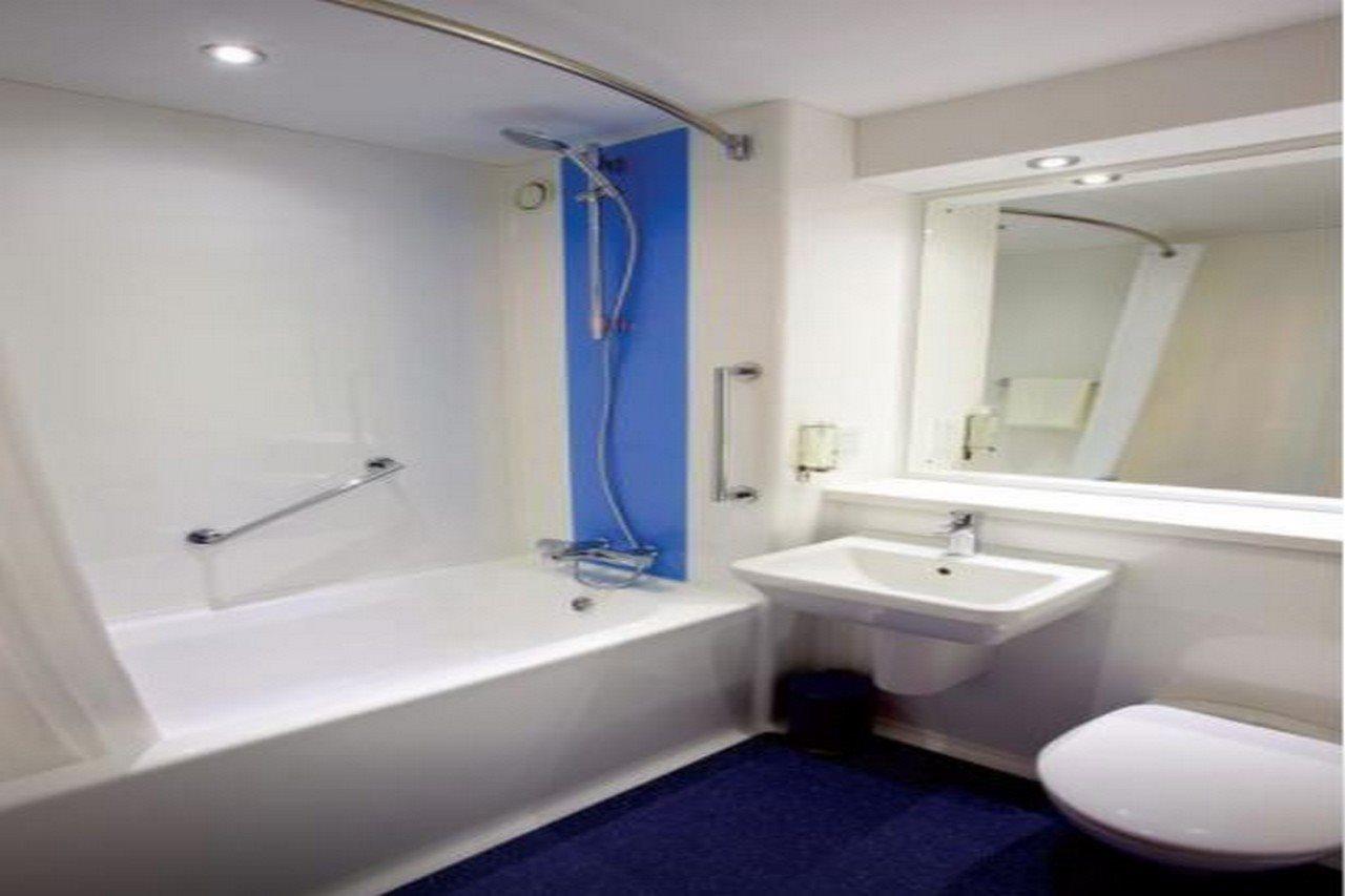 Travelodge Widnes Esterno foto